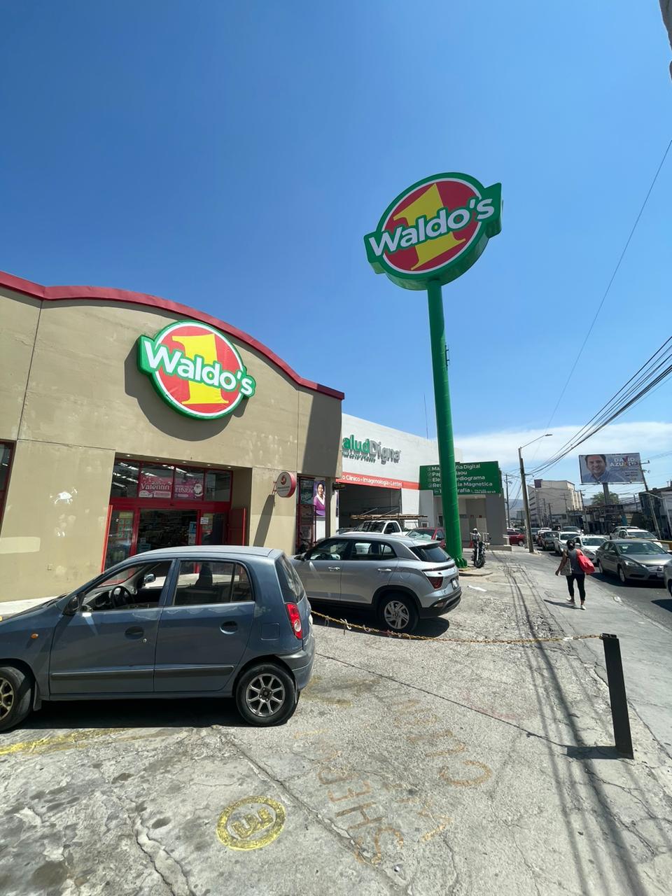 Waldo's con poste de señal
